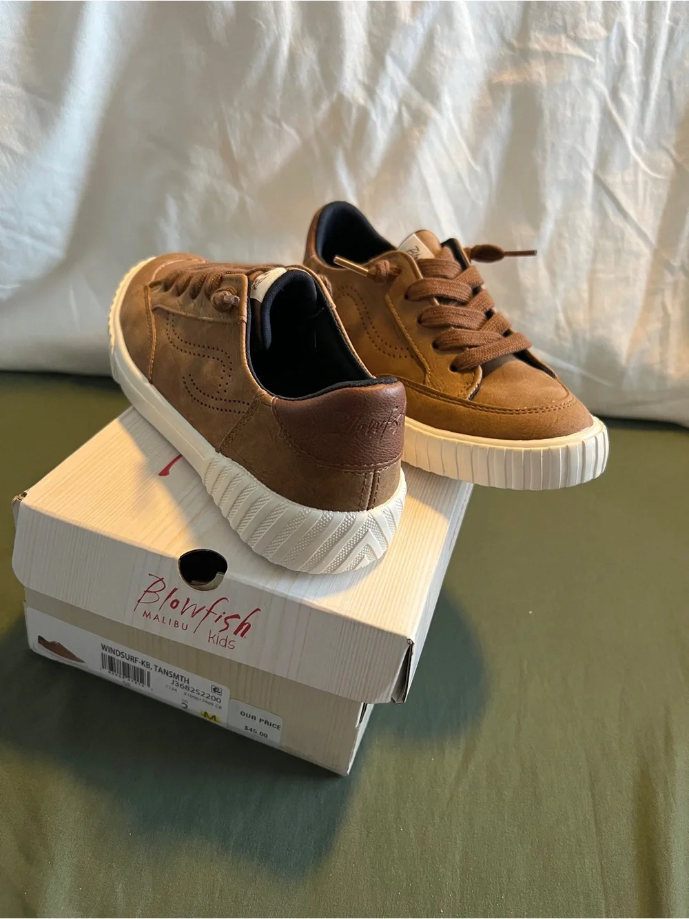 Boy's Brown Low-Top Casual Sneakers Size 2